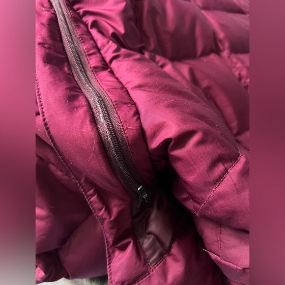 Eddie Bauer Burgundy Women’s Quilted Down Hooded Jacket - XS - Picture 10 of 10